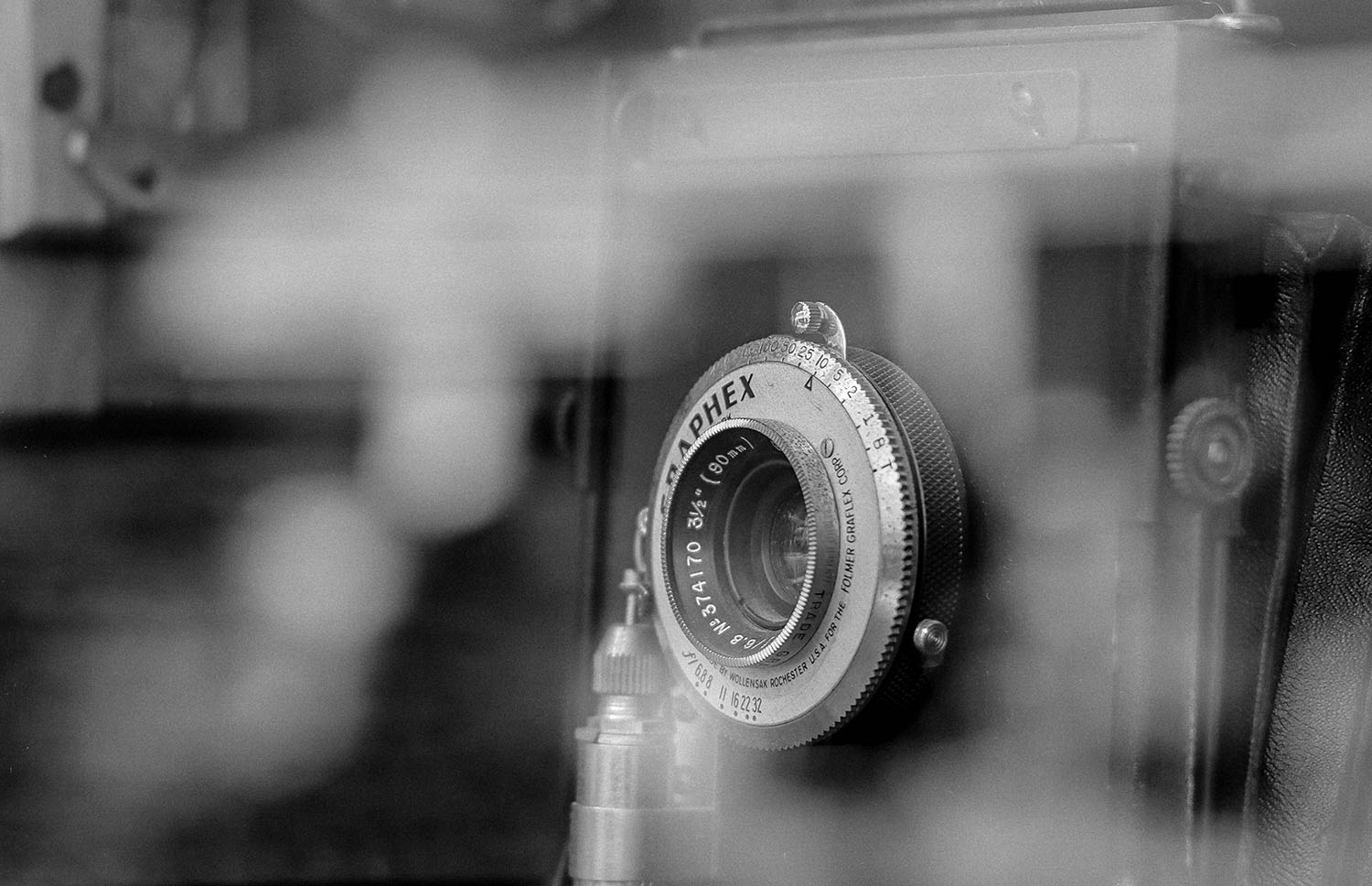 picture of an older camera, depicting old style photos, Professional Photography, Commercial Photography
